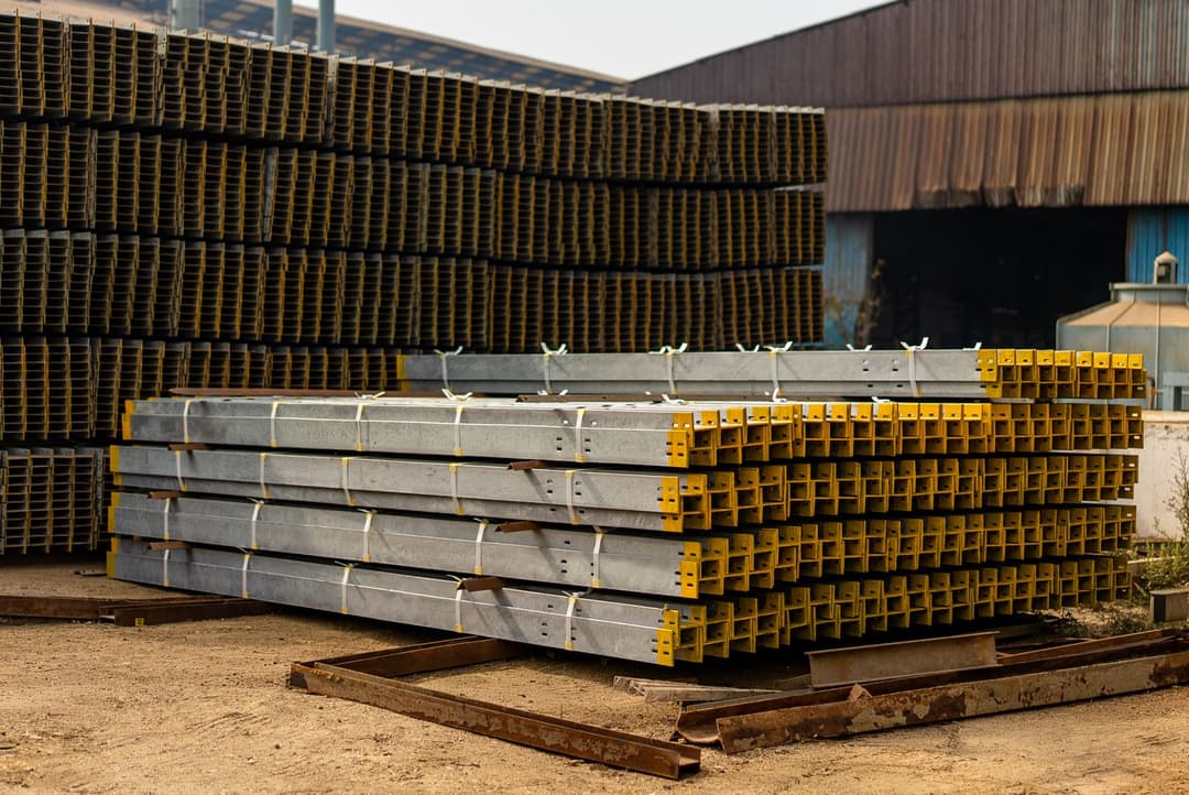 Staal en oud ijzer: constructies, buizen en platen